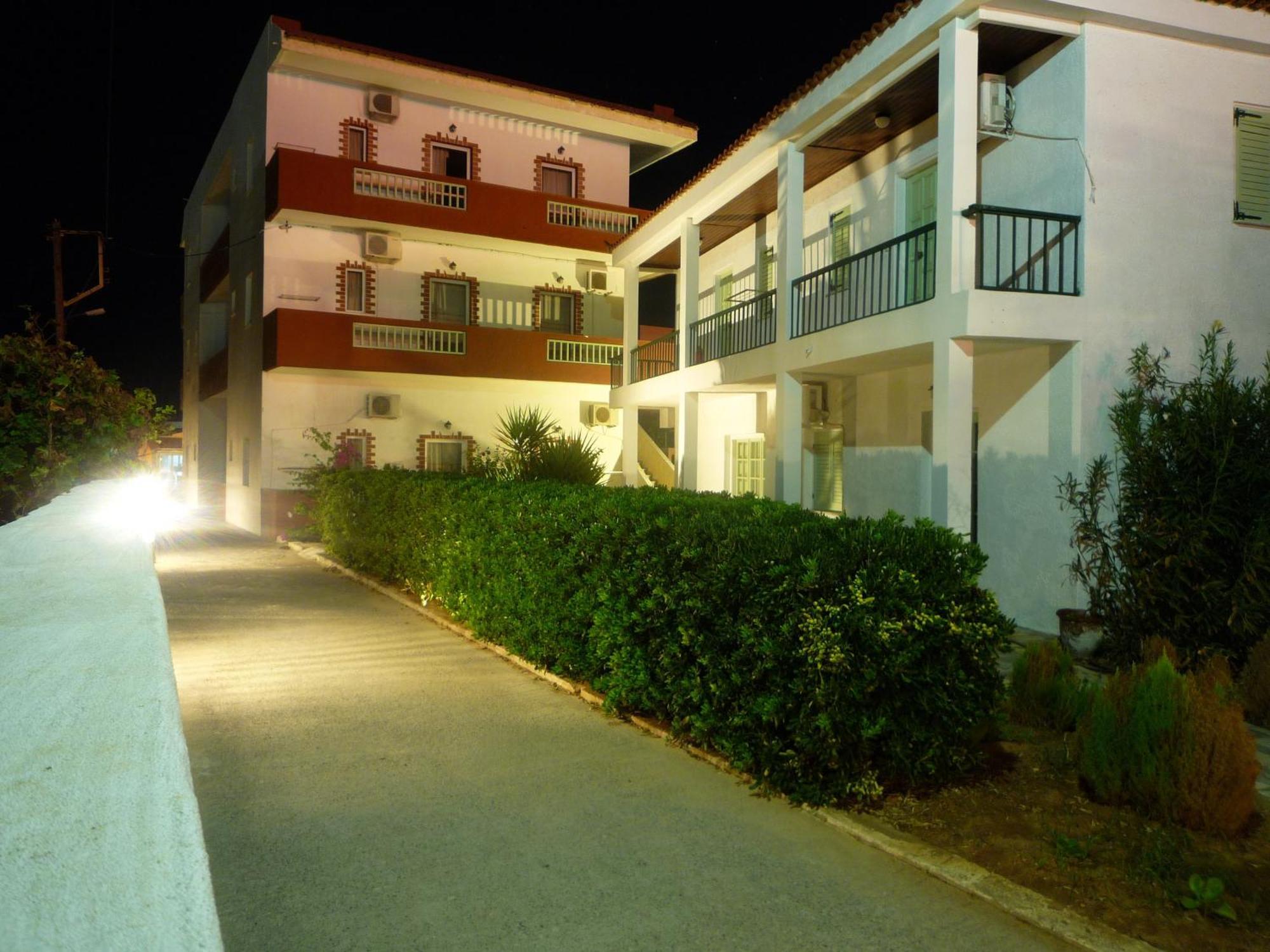 Haris Apartments Kokkini Hani Exterior foto